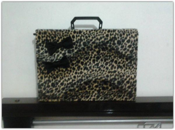 Pasta Revestida em Tecido Pelúcia